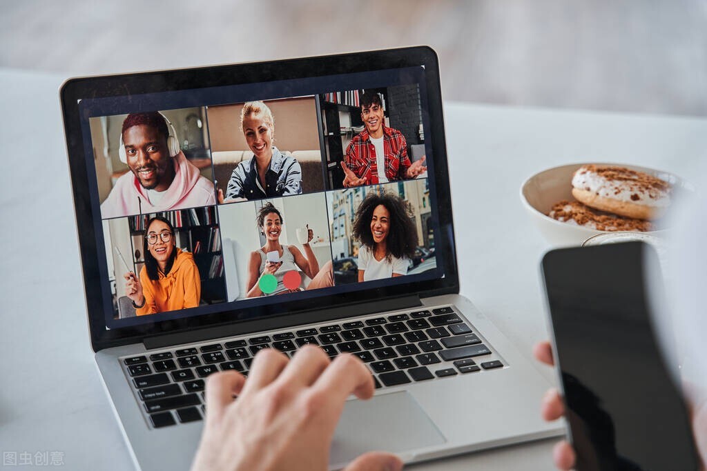 电脑“闹鬼”半夜自动播黄片2013年留学美女遭遇跨国黑客艳照讹诈