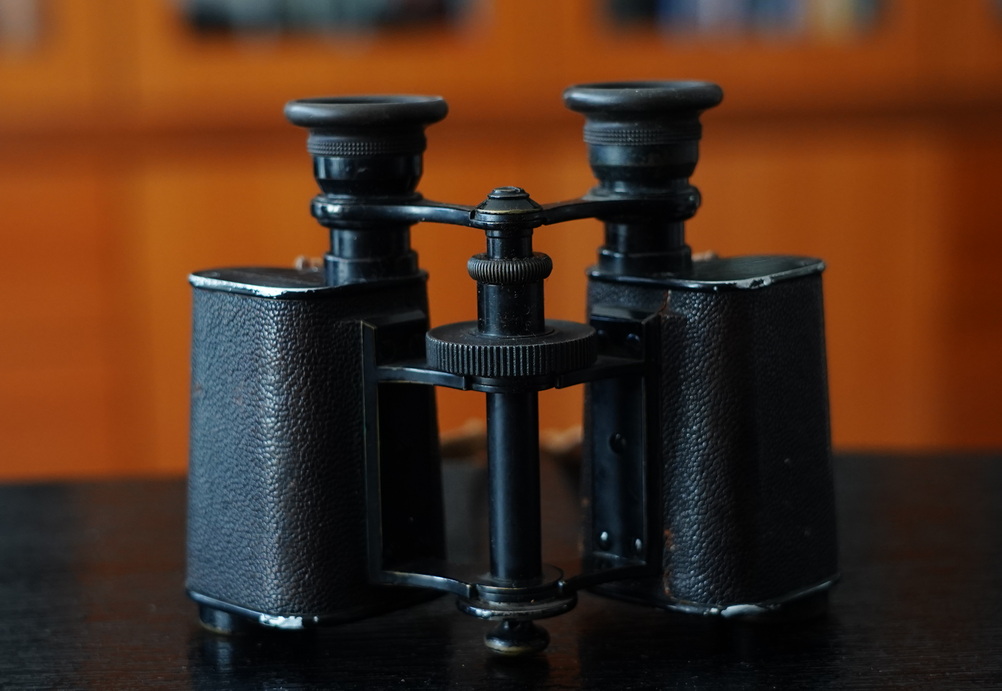 收藏了30年的望远镜,二战时期的军用高倍望远镜