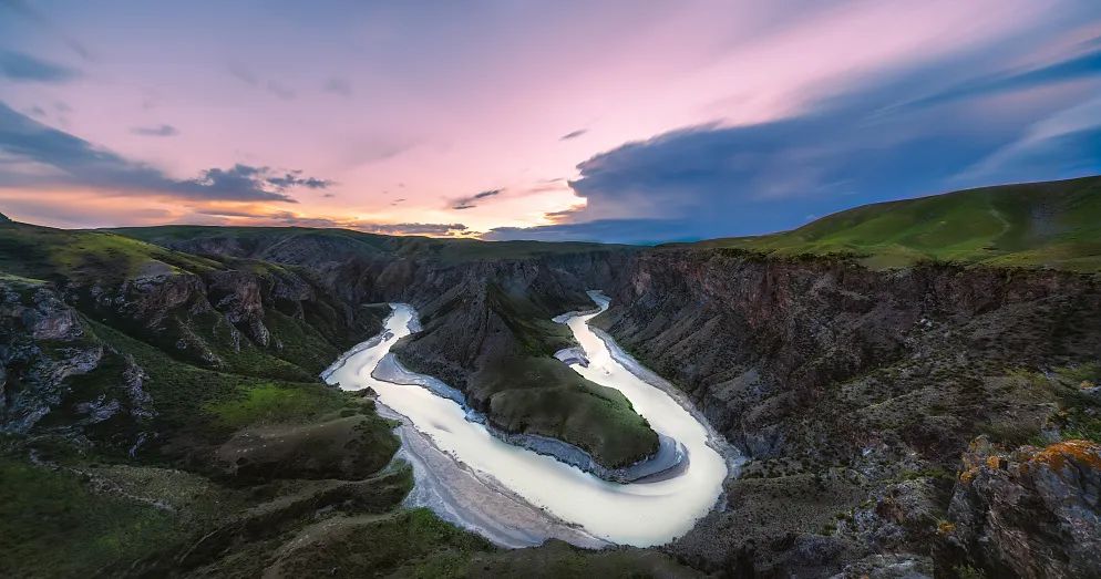 这条惊艳奇绝的公路,行走在天山脊梁上的最美景观公路