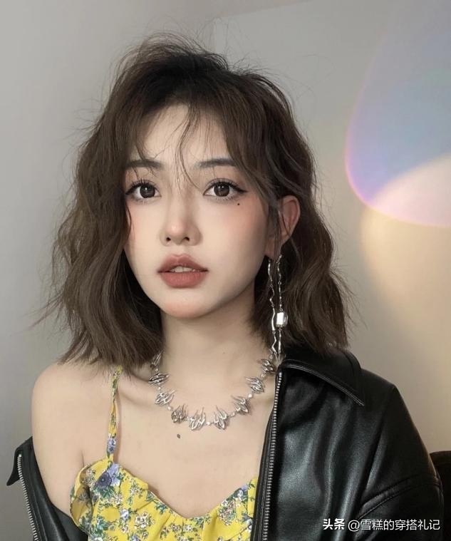 中短发显老还是显年轻,短发显老如何弄比较年轻