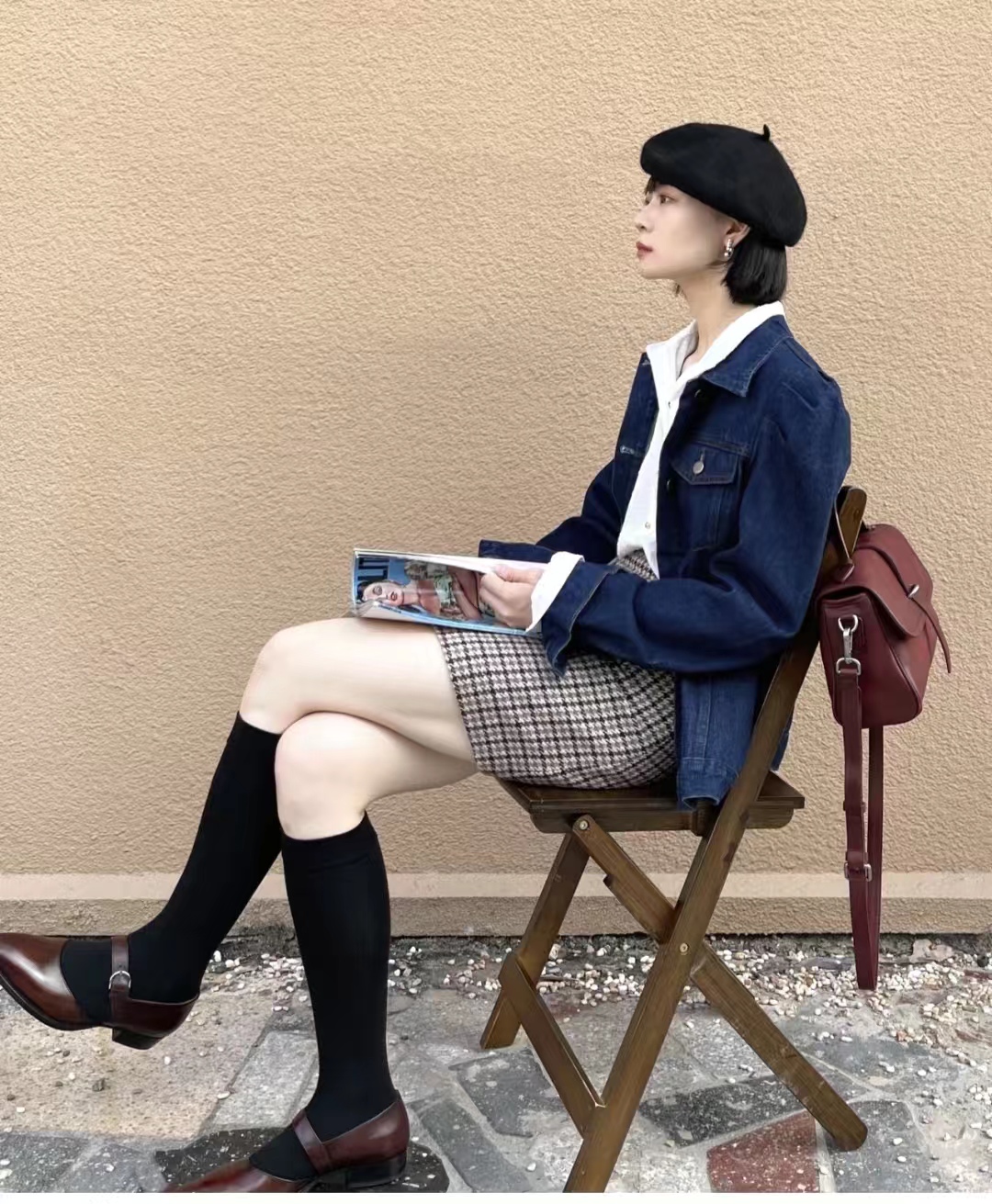 千鸟格半身裙秋冬款a字版30岁,黑白千鸟格半身裙配原绒色毛衫