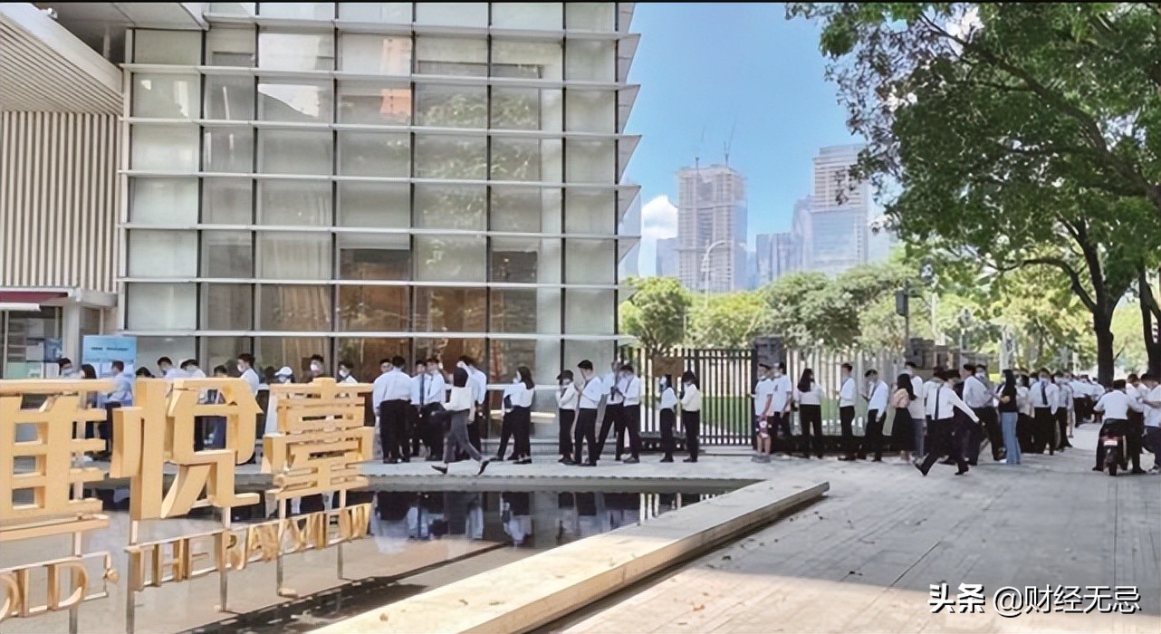 不踢球改炒房？前国脚出手亿万豪宅：身价不够5000万不配看房