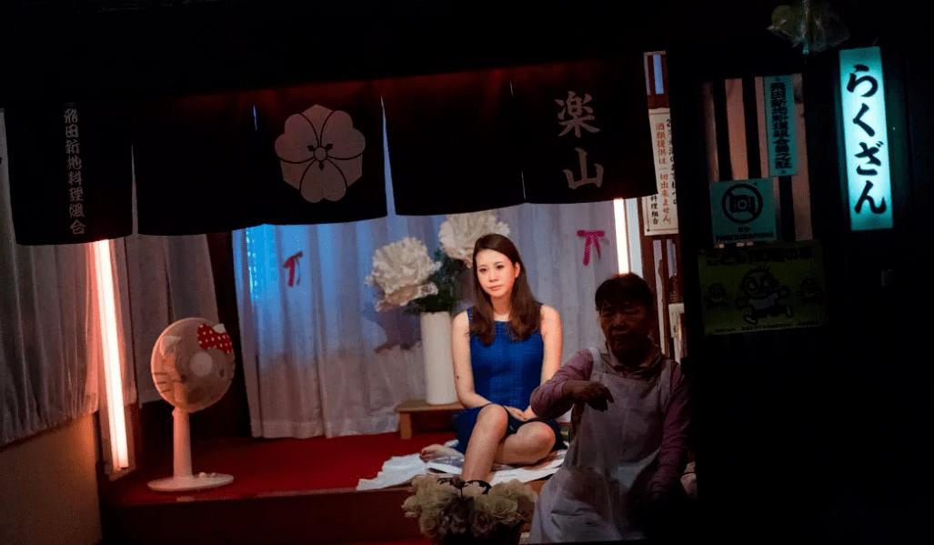 冲上热榜第2，风俗店“头牌”再就业，竟被日本人拍得如此好看