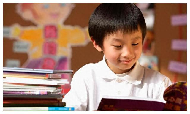 4岁孩子最近总咬指甲咬东西,孩子喜欢咬指甲咬东西