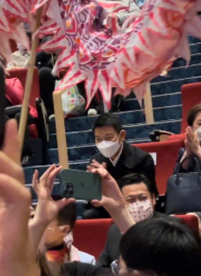 刘德华谈小孩上学,刘德华亲自送女儿上学