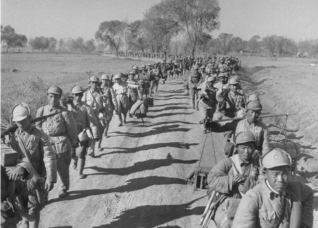 *少奇刘**为何极力反对陈毅入选“十大元帅”？回顾过往你会明白原由