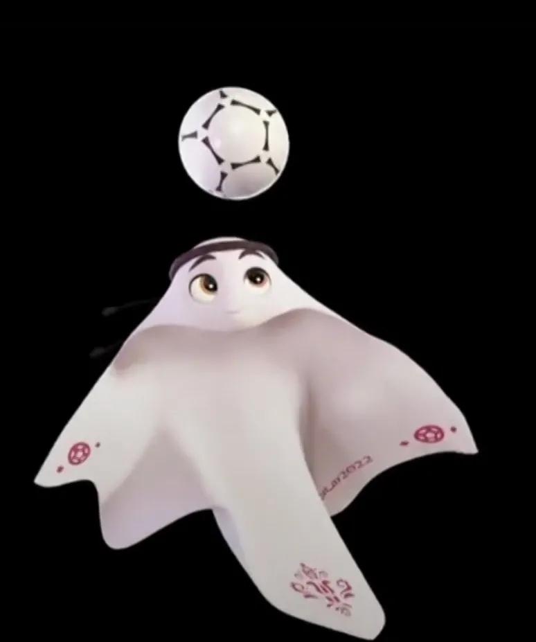 揽着吉祥看世界杯