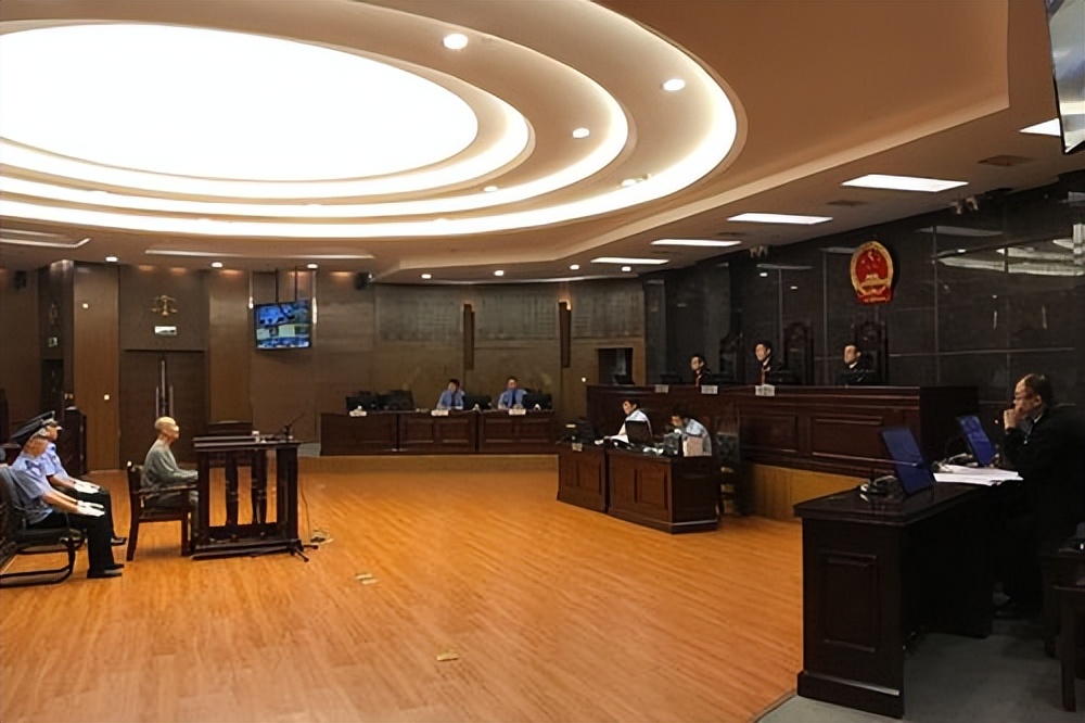 民法典中信用卡逾期,信用卡违约金有法律规定吗