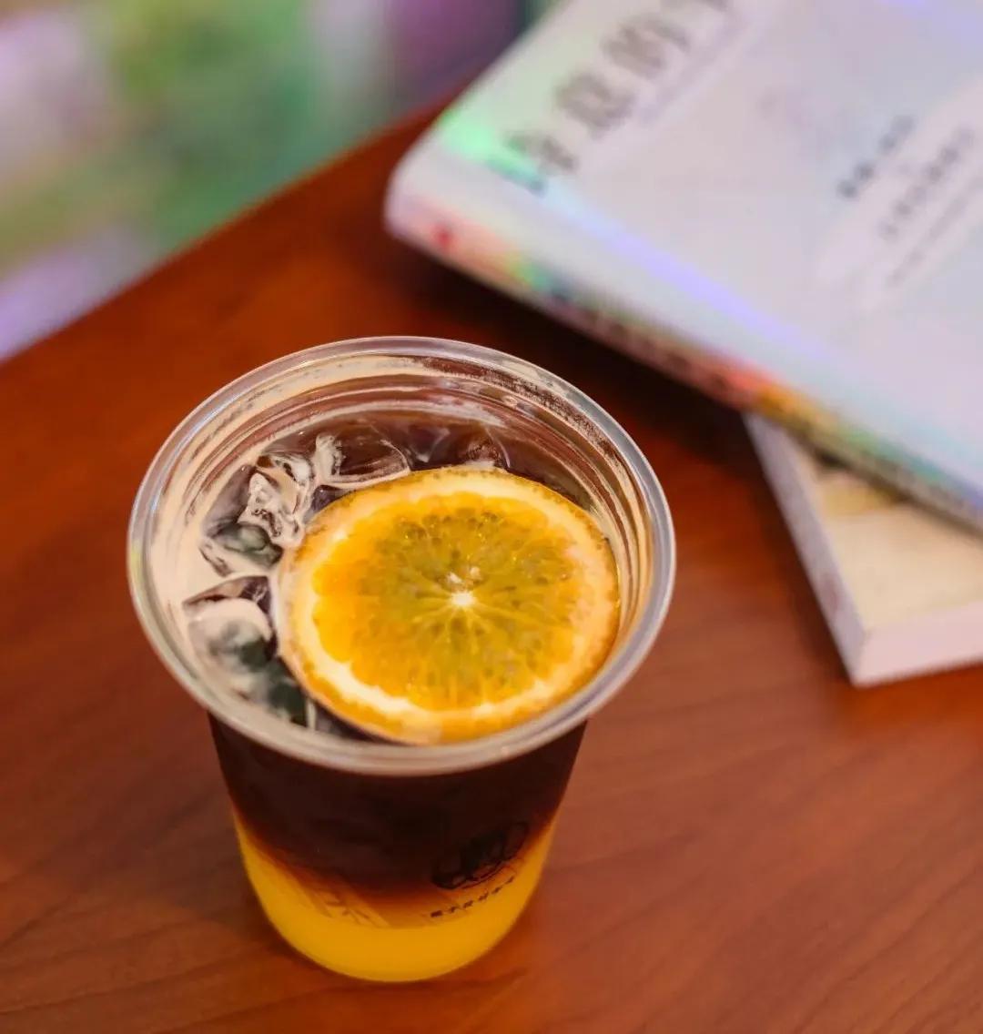 杭州「社区咖啡」大佬，打工人的续命水上新了