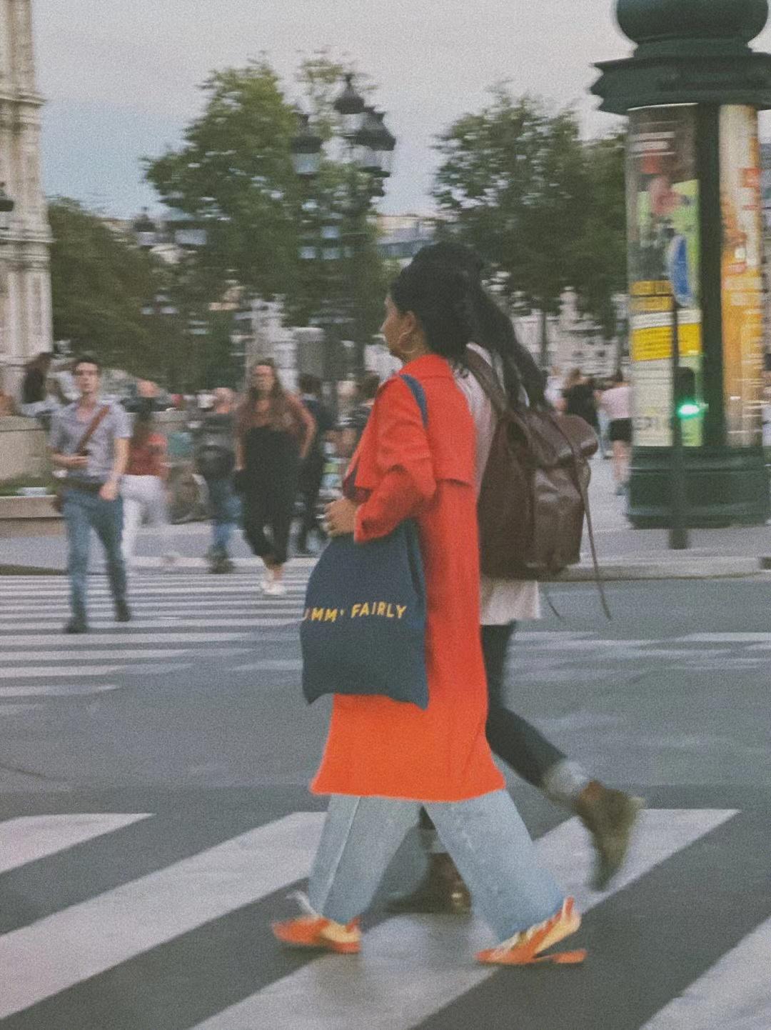 法国女人不追求奢侈品,法国女人不背名牌包包