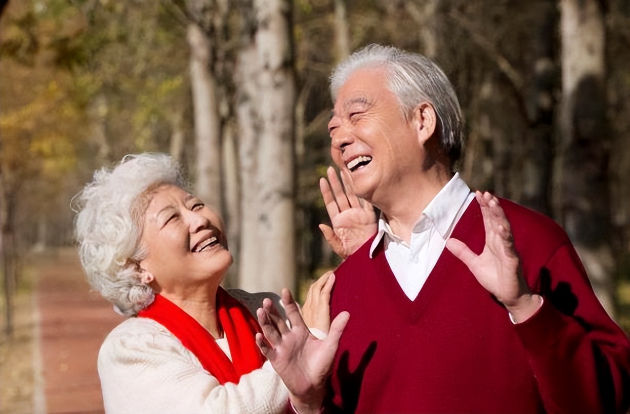 人体缺少什么营养会导致白发,缺乏哪种维生素会导致白发问题