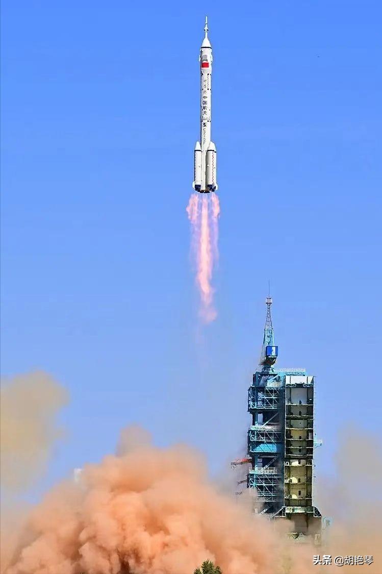 大鹏一日同风扶摇直上九万里诗句,航天精神扶摇直上九万里