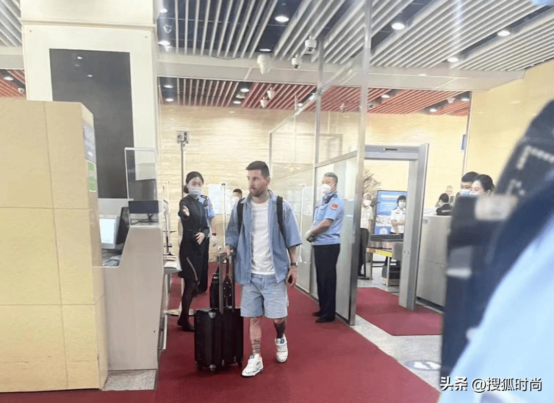 梅西来北京穿搭,梅西来北京带的什么表