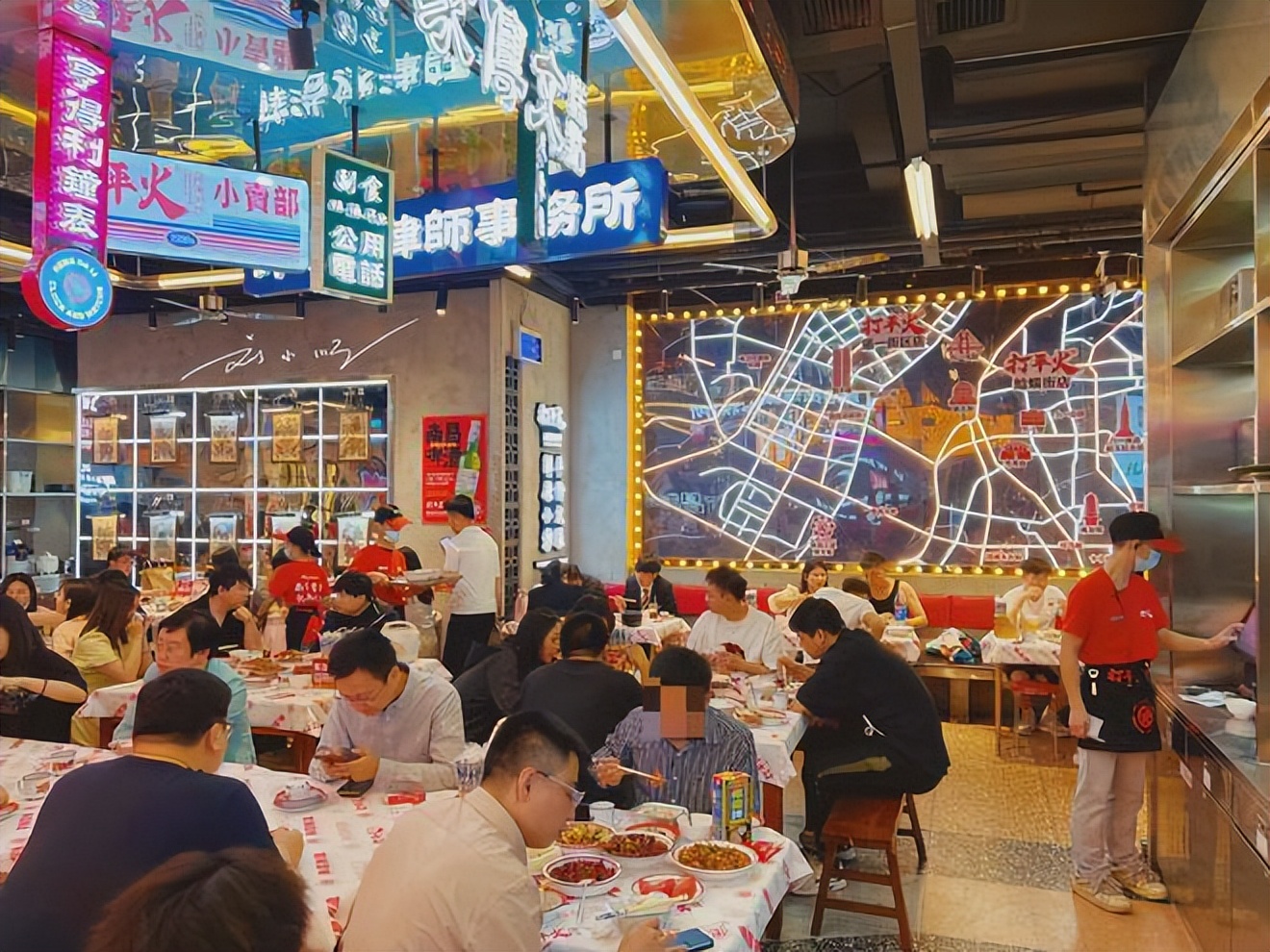 吃南昌美食辣哭的外地网红,网红江西南昌吃辣