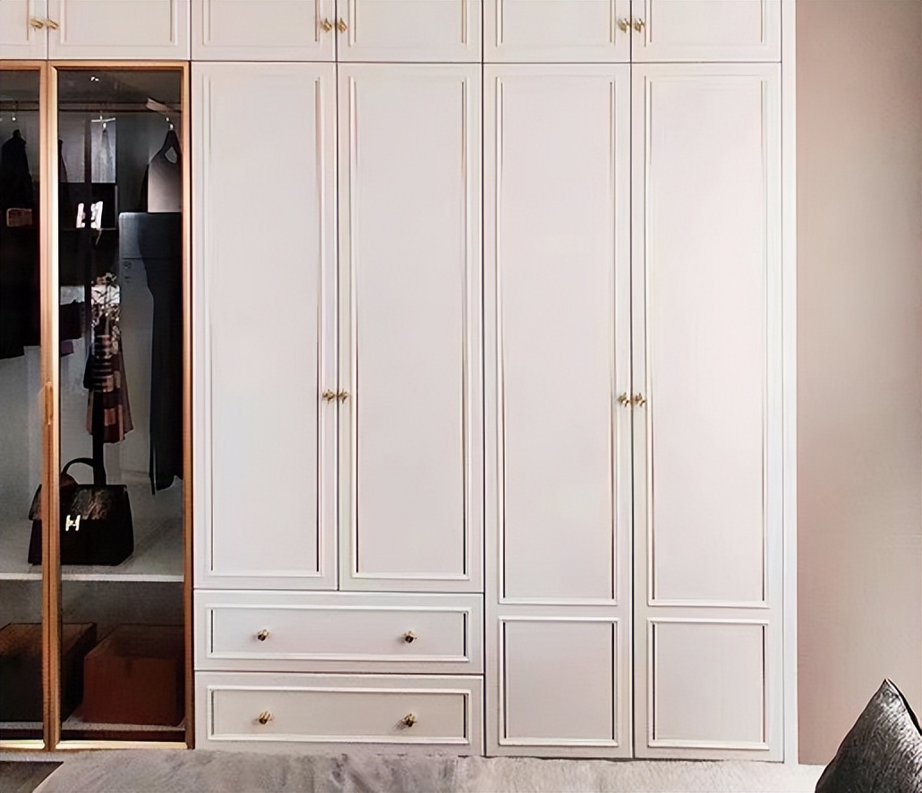 衣柜展开面积多少钱一平米合适,定制衣柜按展开面积计算怎么省钱