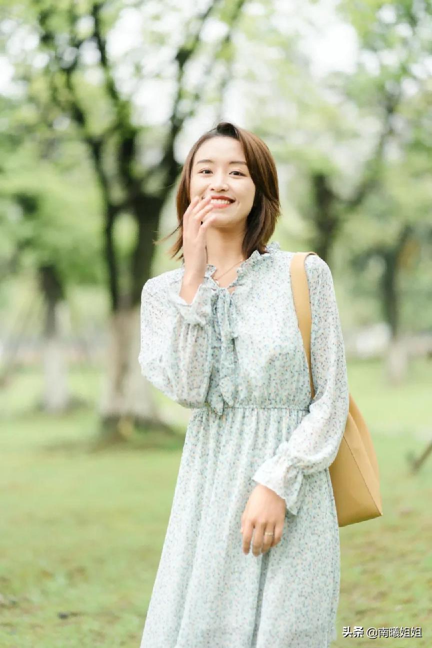 小个子不管穿什么裙子，尽量避开这3个“长度”，免得显矮又显胖