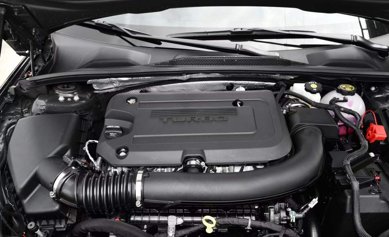 别克君威为啥这么便宜,别克君威和凡尔赛哪个值得买