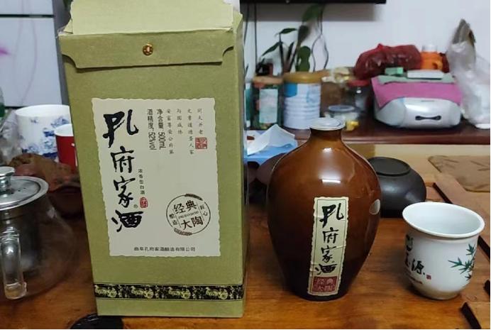 喝酒不会挑？这5款白酒，100%纯粮不贵，只有行家才知道，别错过