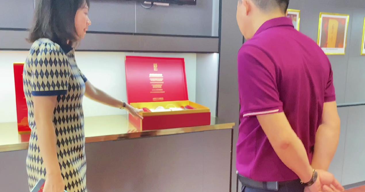 葡萄酒网创始人一行莅临中华红酒参观商谈合作事宜