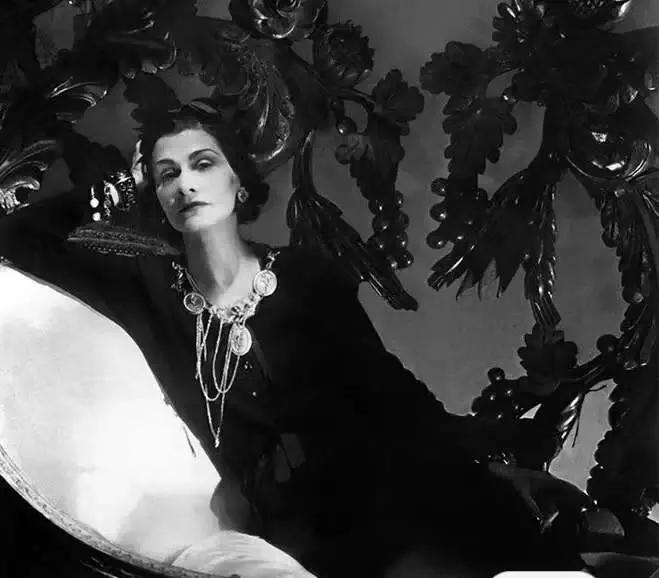 香奈儿斜纹软呢介绍 (香奈儿羊毛斜纹软呢)