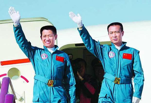 一图回顾历次飞天的神舟航天员,历次神舟飞船航天员一览表
