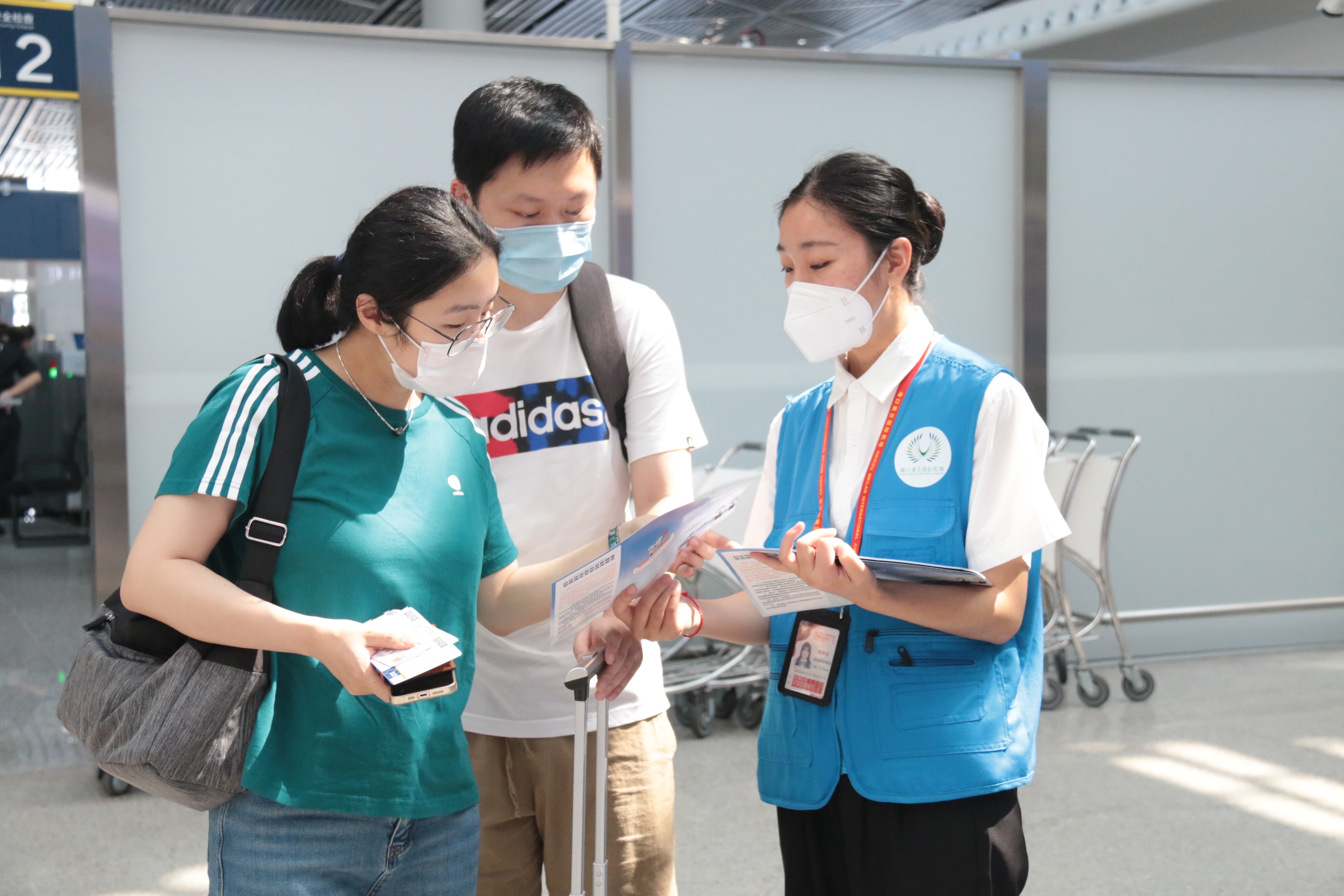 海口美兰国际机场开展打击离岛免税“套代购”*私走**普法宣传活动