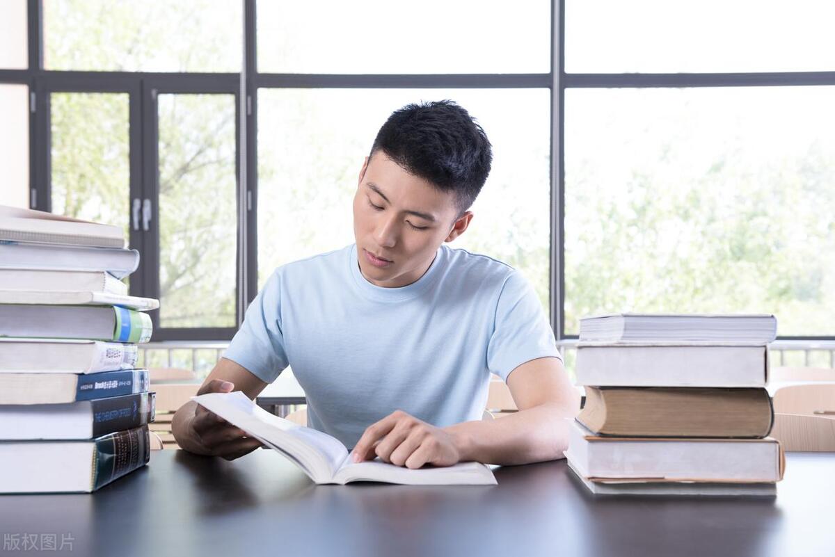 培训贷”陷阱：为何盯上大学生，警惕陷入债务漩涡