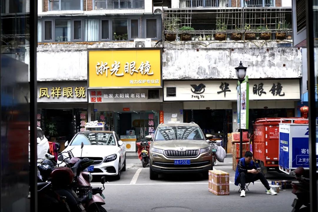 成都荷花池眼镜批发市场在哪,成都荷花池有眼镜卖吗
