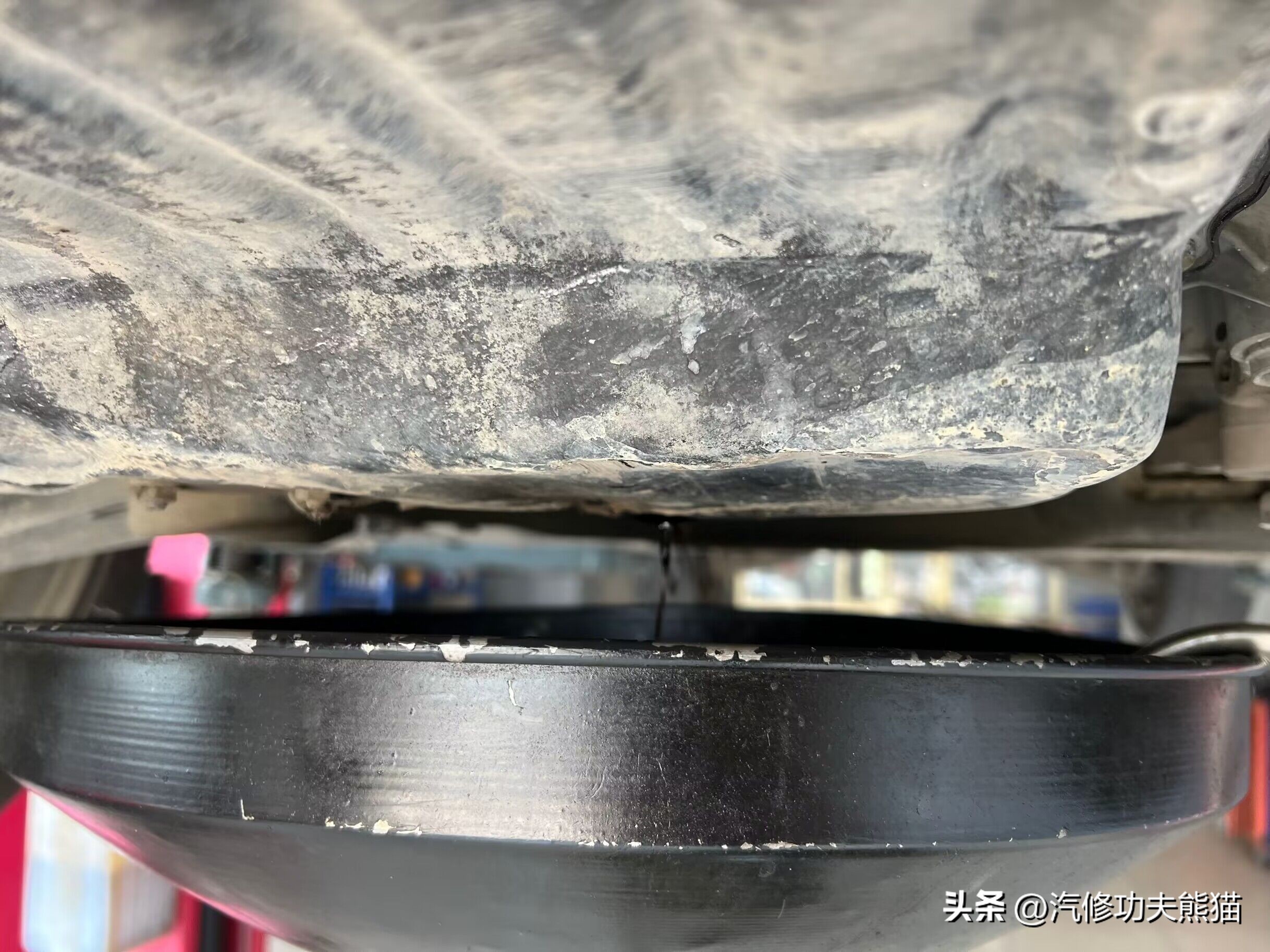 大众迈腾发动机漏油漏水吗,迈腾b72.0t发动机侧面漏油