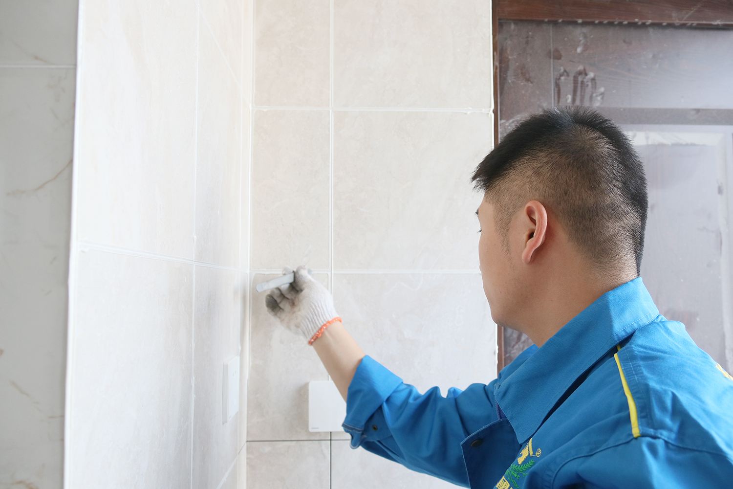 瓷砖美缝是自己做还是请人做好,瓷砖美缝自己做美缝要注意这些