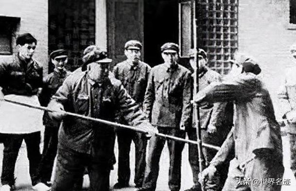 1980年*国锋华**视察南京军区，*世友许**称病不见，*国锋华**亲自登门拜访