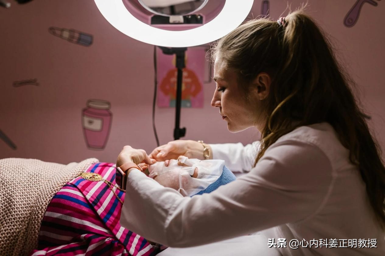 老年斑是只有老年人才会有的吗,老年人长老年斑对身体有影响吗