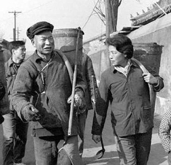 厕所，从中式蹲坑、陶瓷蹲池，到西式抽水马桶，再到日式自动马桶