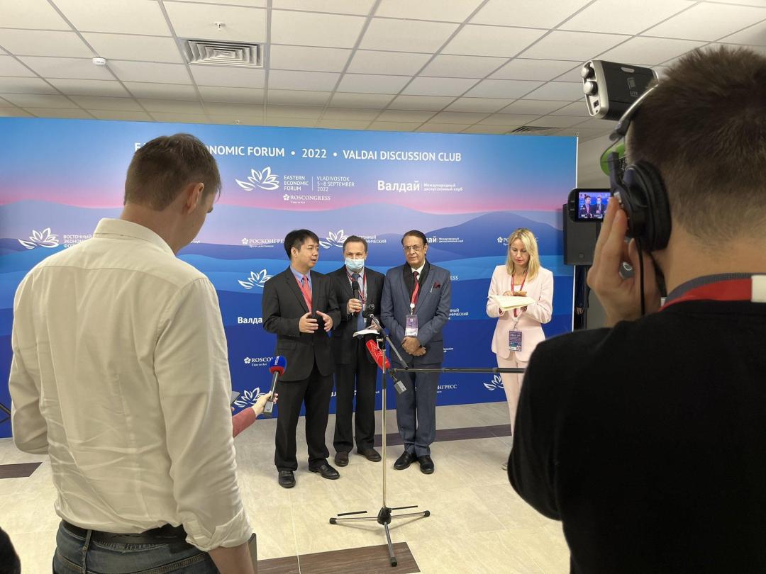 当俄副总理面说，背靠中国，将海参崴建成新的香港