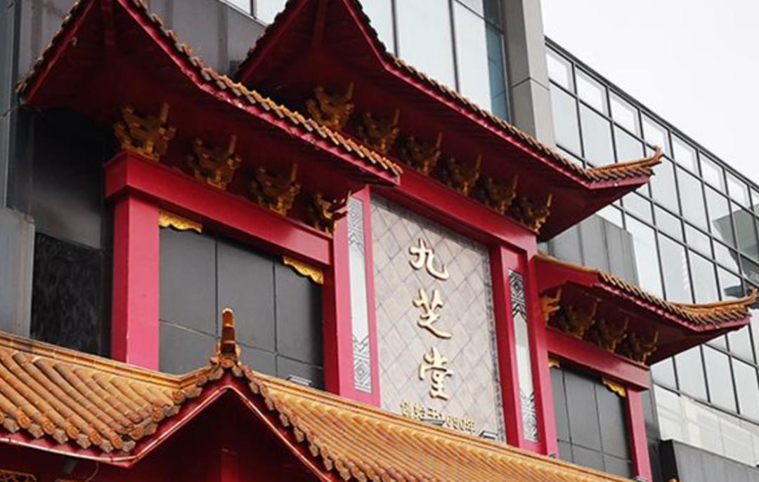 2008年,涌金董事长跳楼身亡,妻子继承70亿遗产,14年后身价380亿