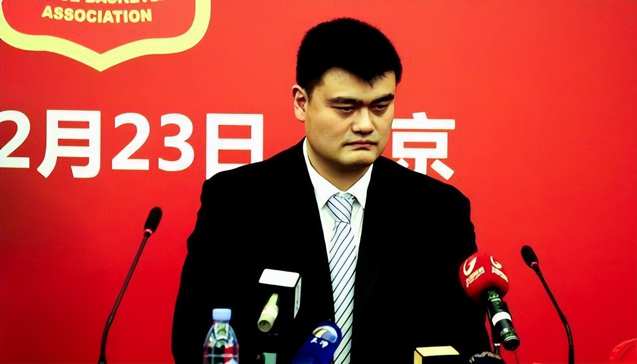 李梦wnba入场绿色穿搭与队友拍照,李梦亮相wnba几分