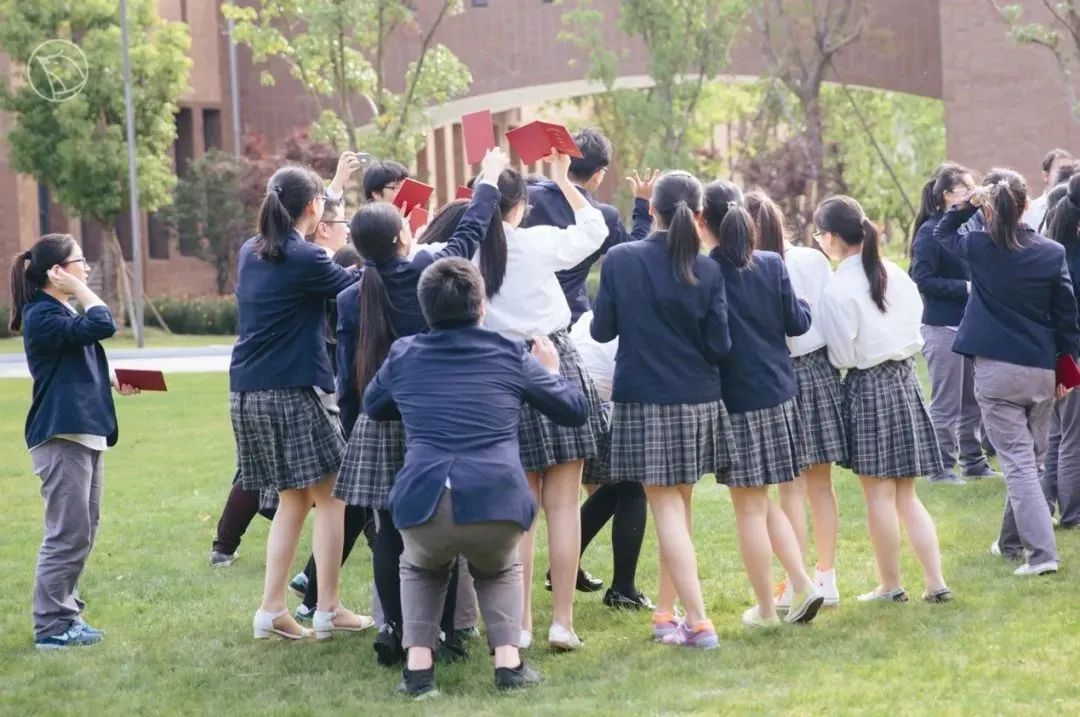 这个校园“*拍偷**狂魔”,拍下了95后的绝版青春