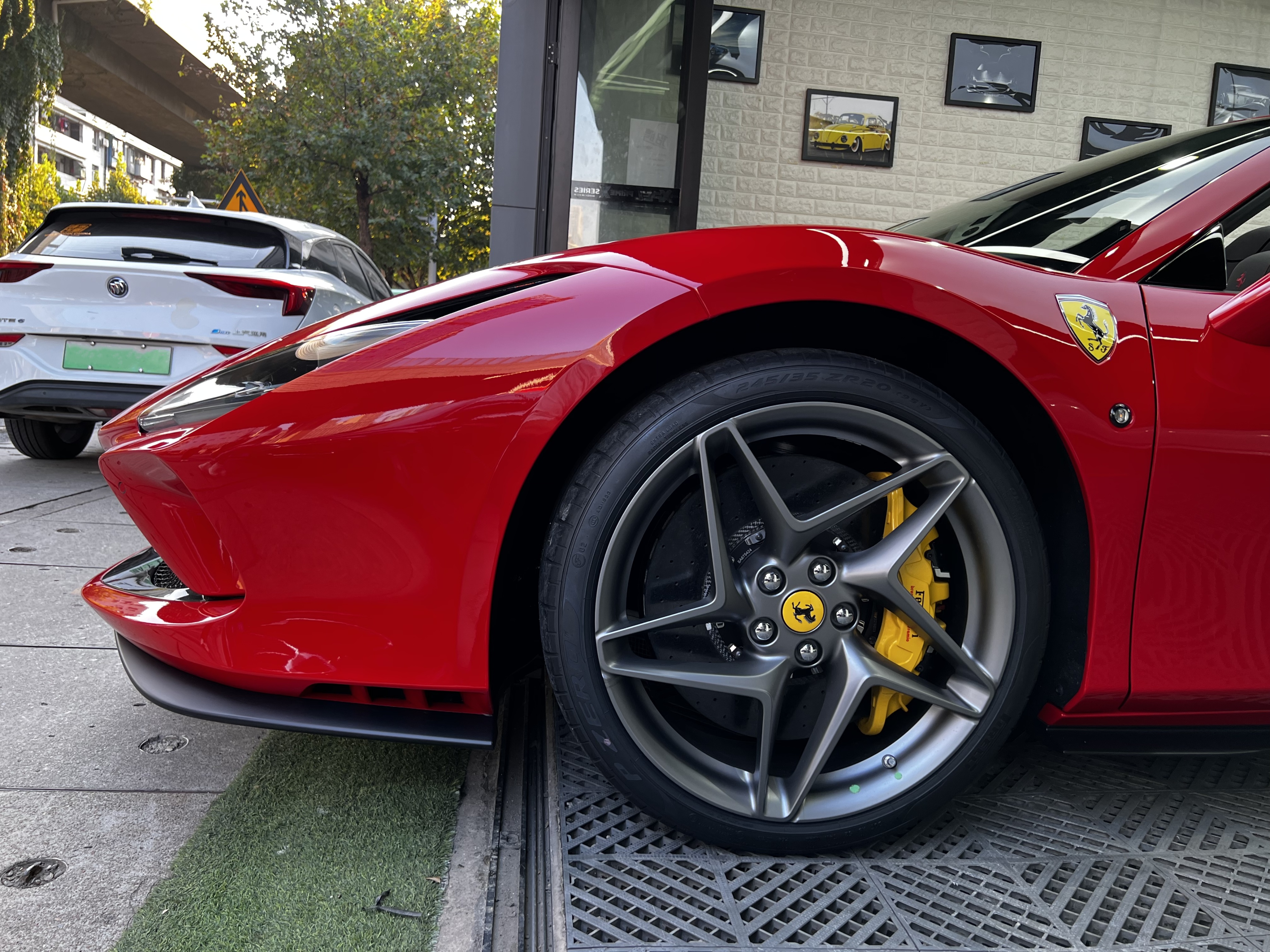 法拉利f8敞篷版落地顶配,法拉利f8敞篷版和硬顶版选择