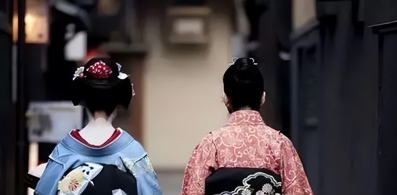 每年创收700亿美元,AV电影风靡全球,日本色情业为何如此发达?