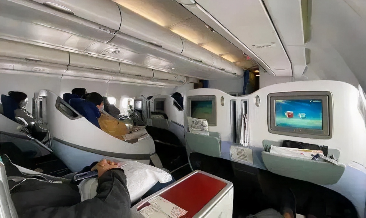 广州队主力球员年薪60万封顶,广州队球员薪酬