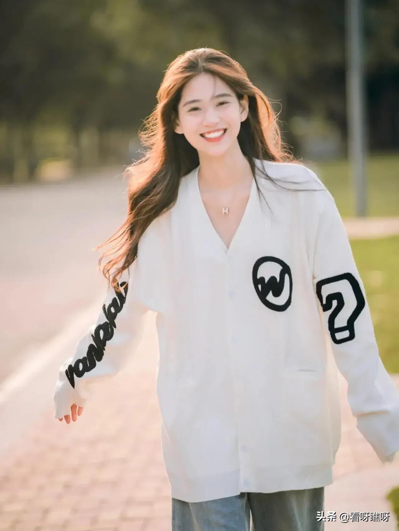 好看又舍不得换的美女壁纸图文,天生丽质美女壁纸