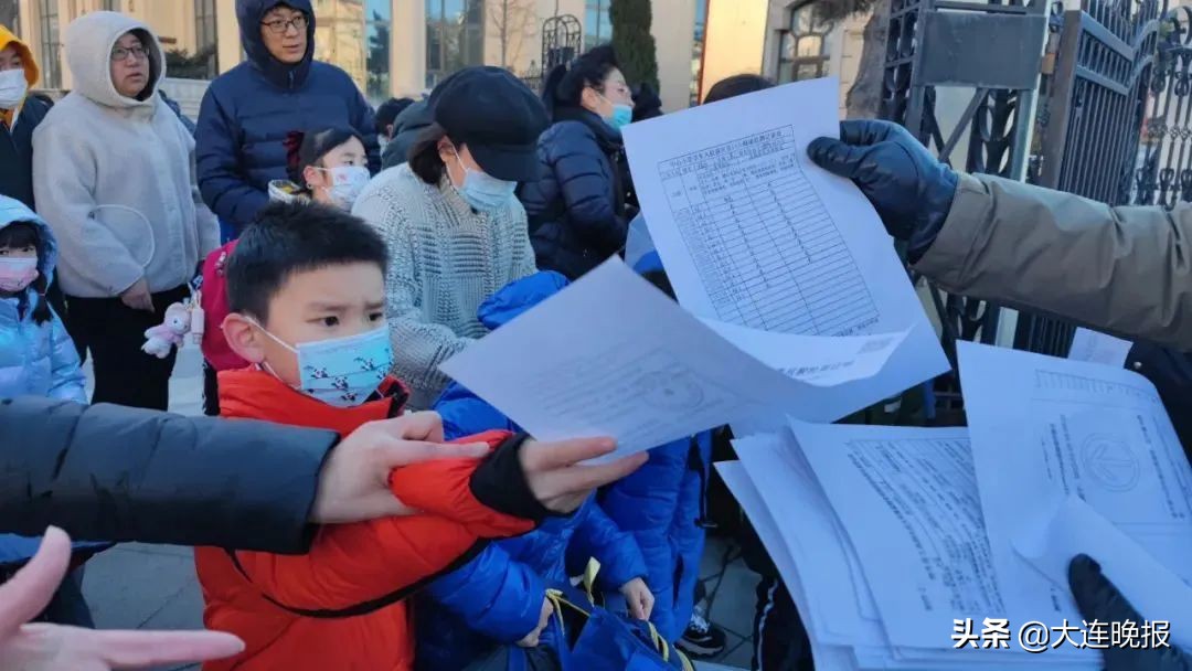 太阳当空照花儿对我笑完整版,太阳当空照花儿对我笑儿童歌曲