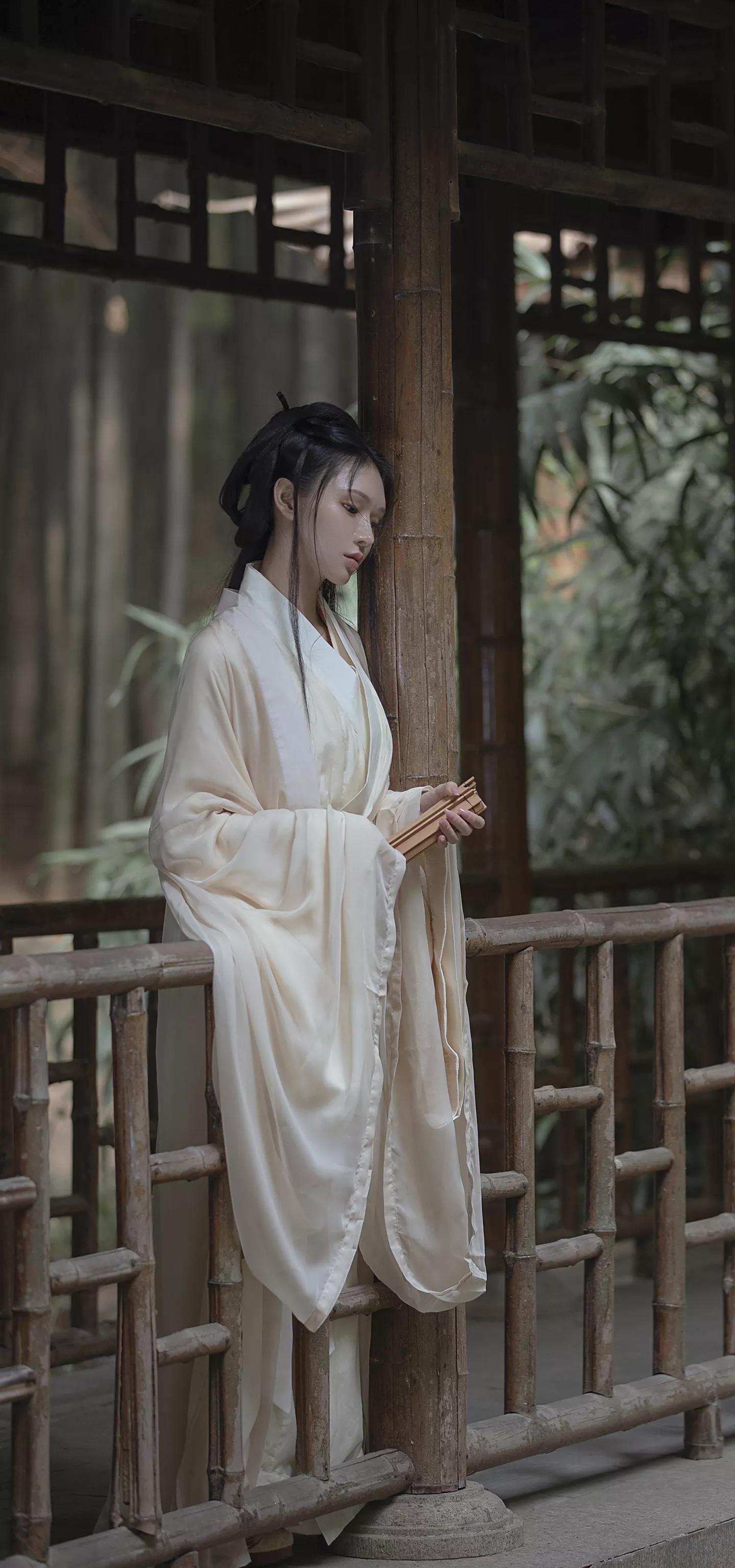 唯美古风金黄汉服美女壁纸,梦回大唐汉服夜景拍摄