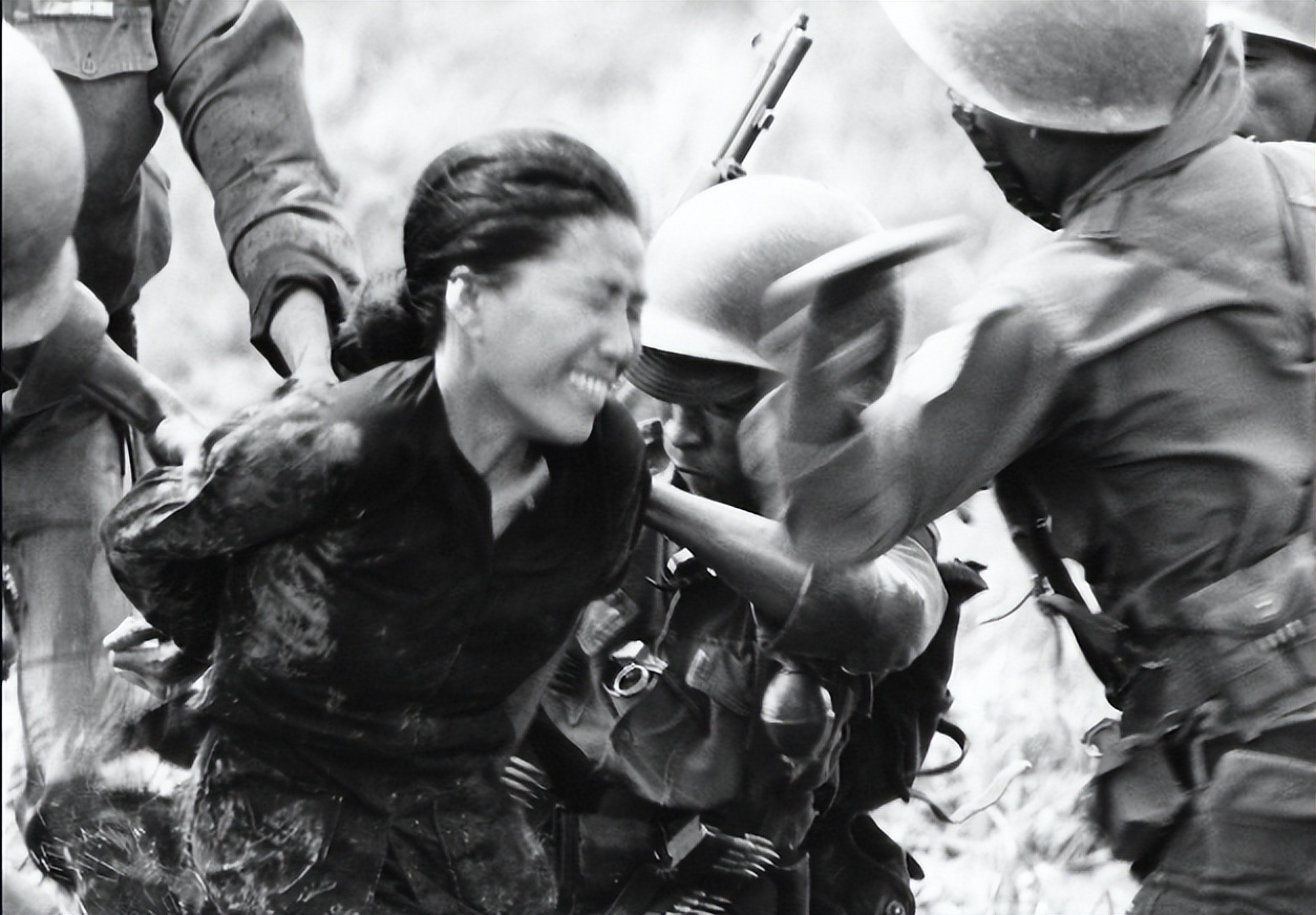 越南战争，落入美军手中的越南女兵，竟被用动物进行刑讯逼供？