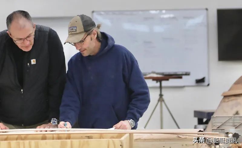 这家重生的造船商正在使用3d技术创造现代的红木经典游艇