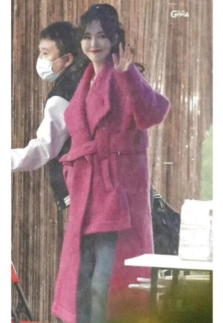 唐嫣在机场时背的焦糖色包,唐嫣曾经用过哪些包包