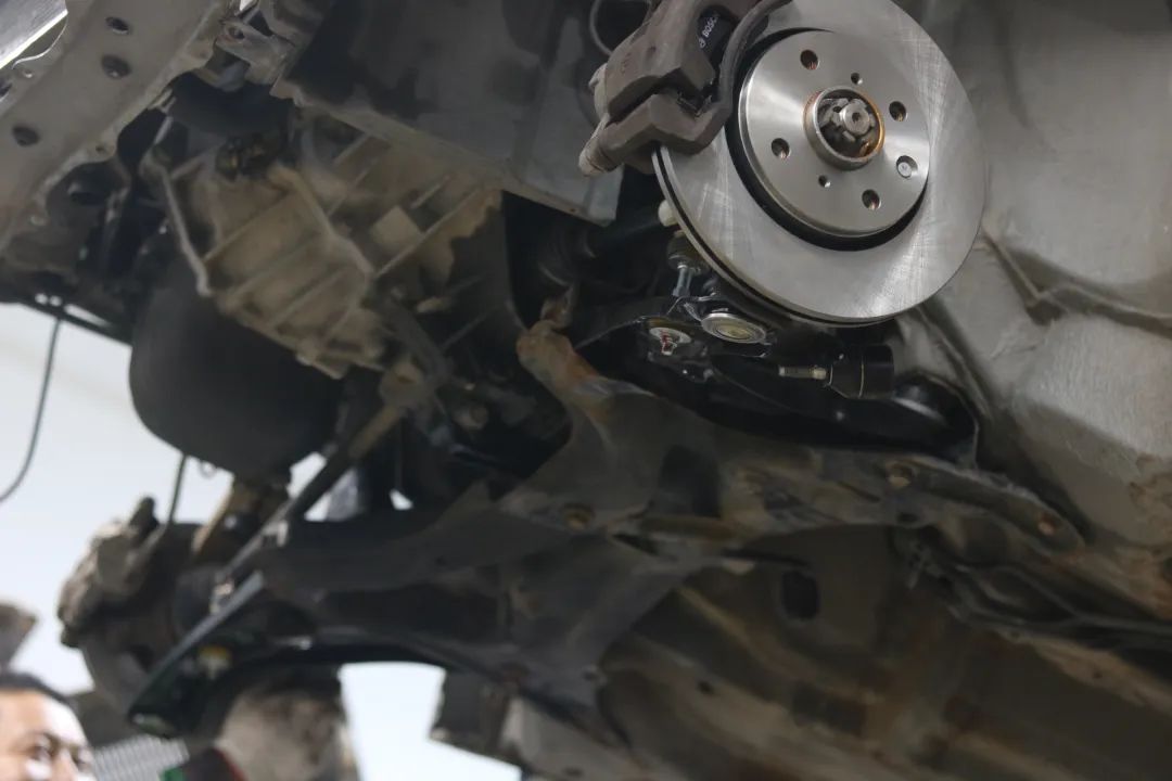 2010款比亚迪f0翻新案例,比亚迪f0全车翻新喷漆多少钱