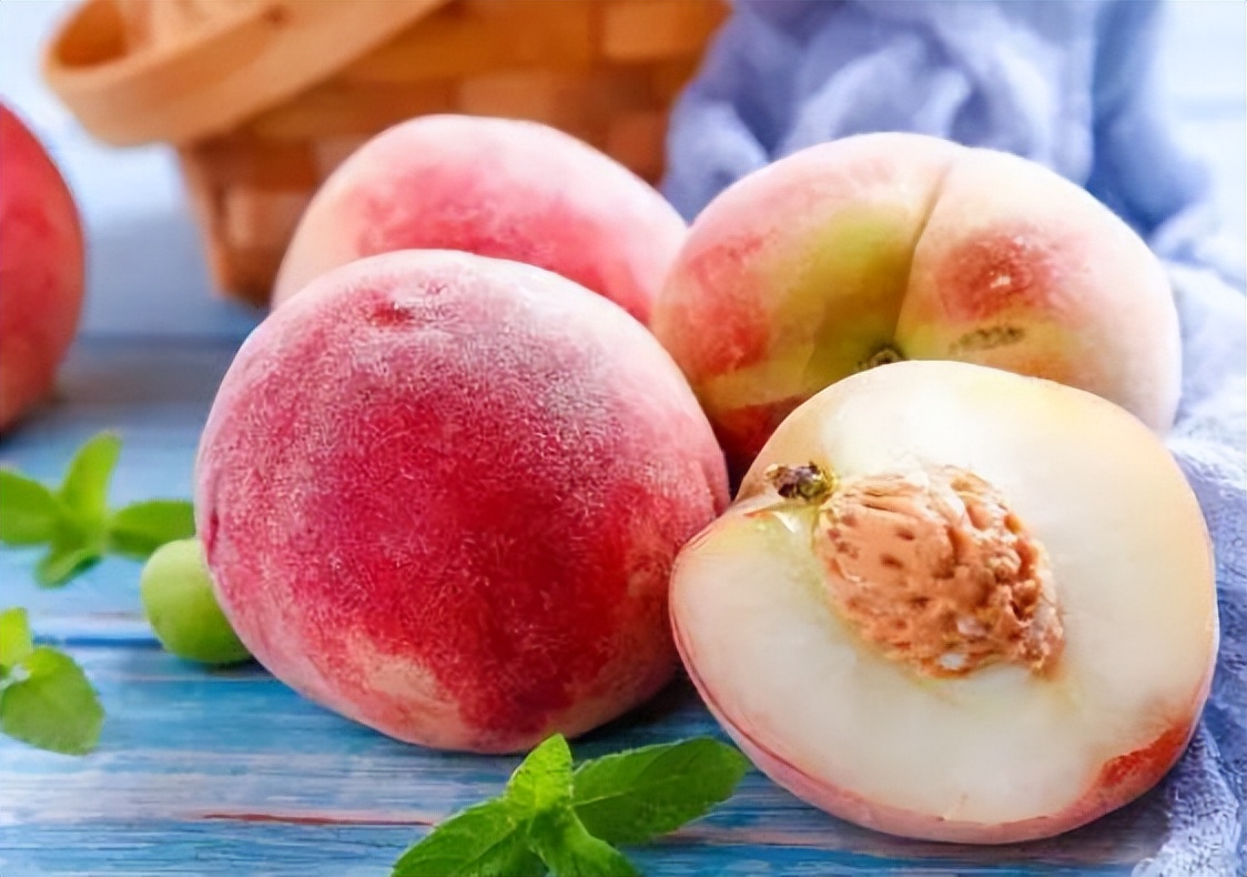 桃子四种人不宜吃,桃子哪些患者不能吃