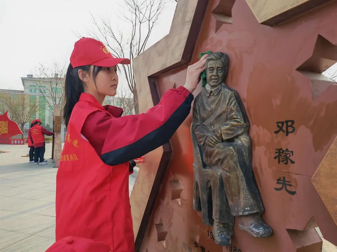 学雷锋，邢台市教育系统在行动