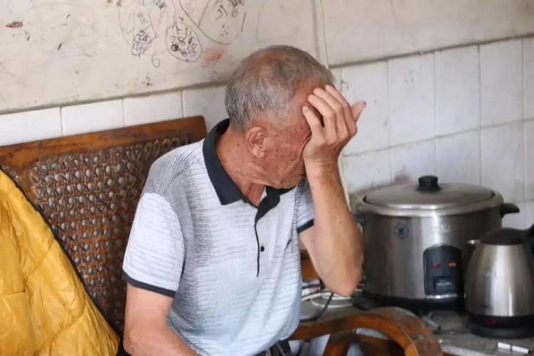 新型啃老孩子不以为然,新型啃老族带孩子啃老